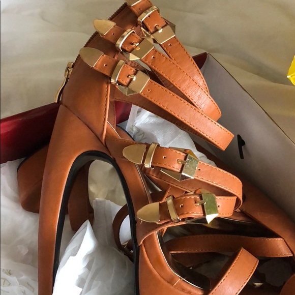 Heels - Picture 2 of 3